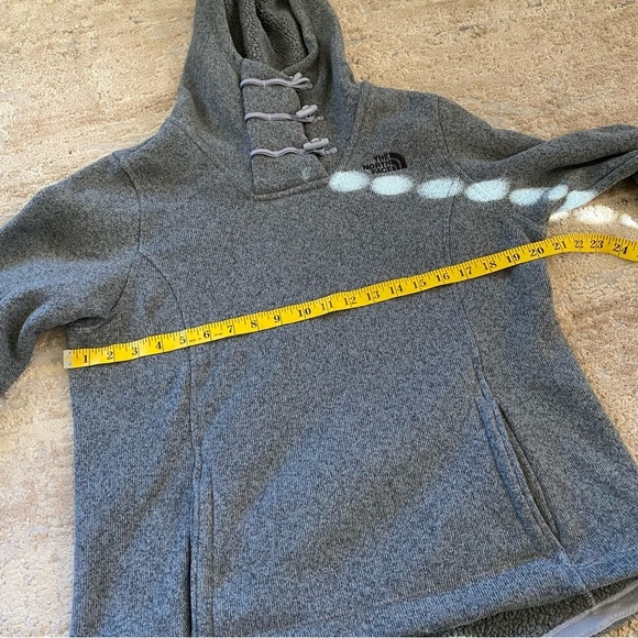 The North Face Crescent Toggle Hooded Technical Knit Pullover Sweater Gray: M - Picture 8 of 9